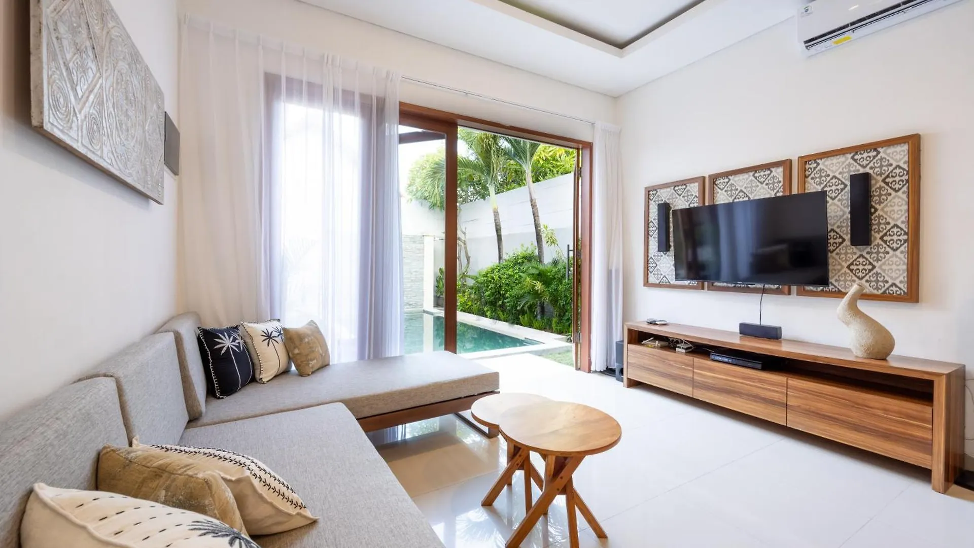 Villa Manis La Bora In Seminyak